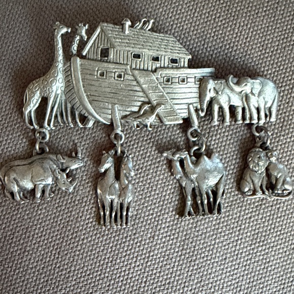 JJ Noah's Ark Brooch - Picture 4 of 4